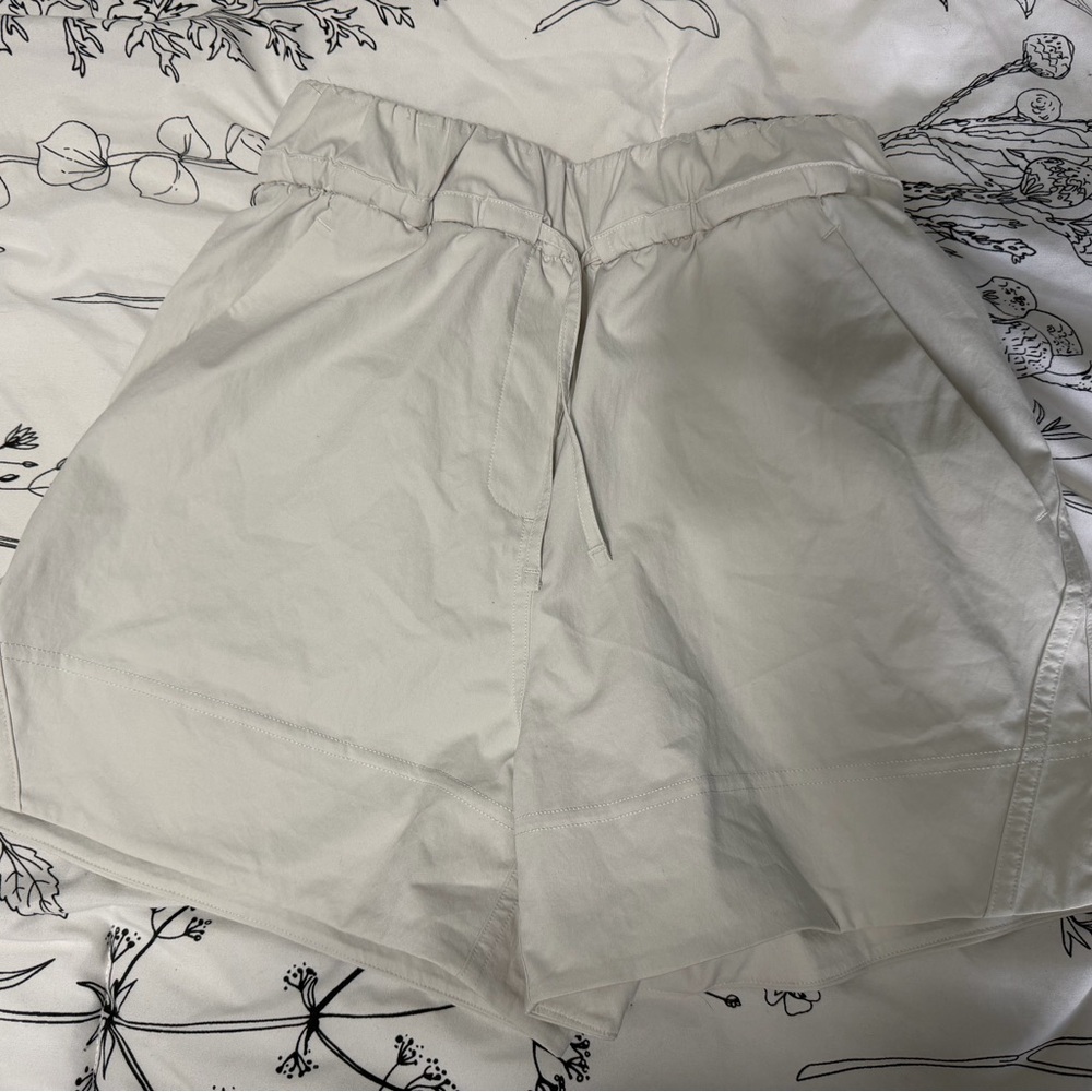 lululemon cinch waist shorts